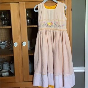 Adorable vintage dress.